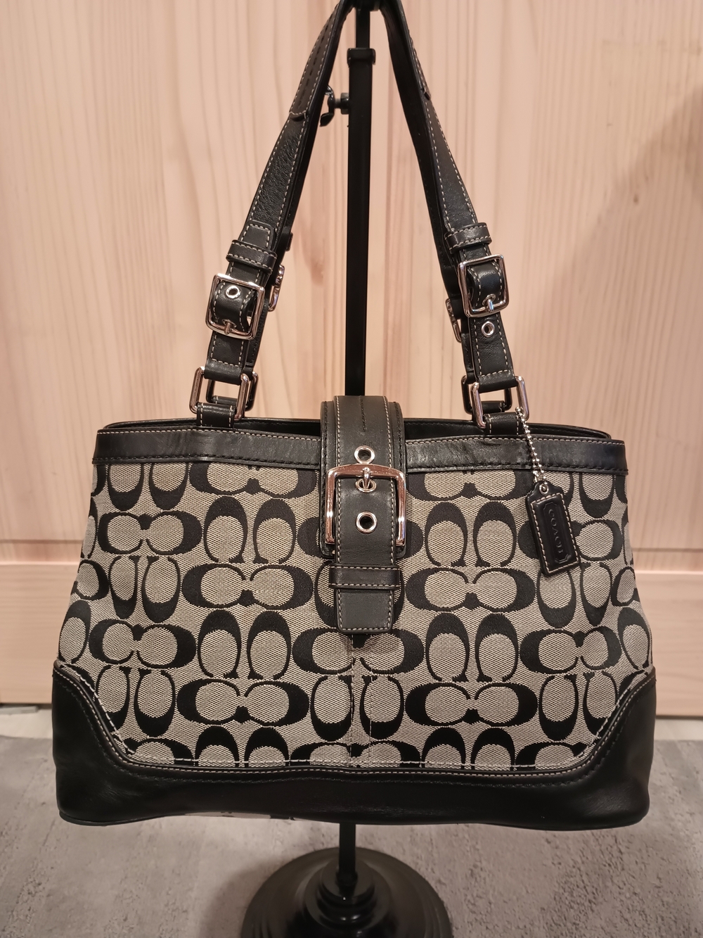 Nice! Coach Hamptons Signature Carryall Tote Jacquard Black/Gray
